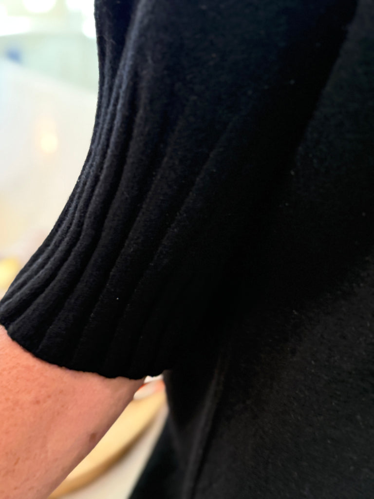 She's a Classic Knitted Top- Black